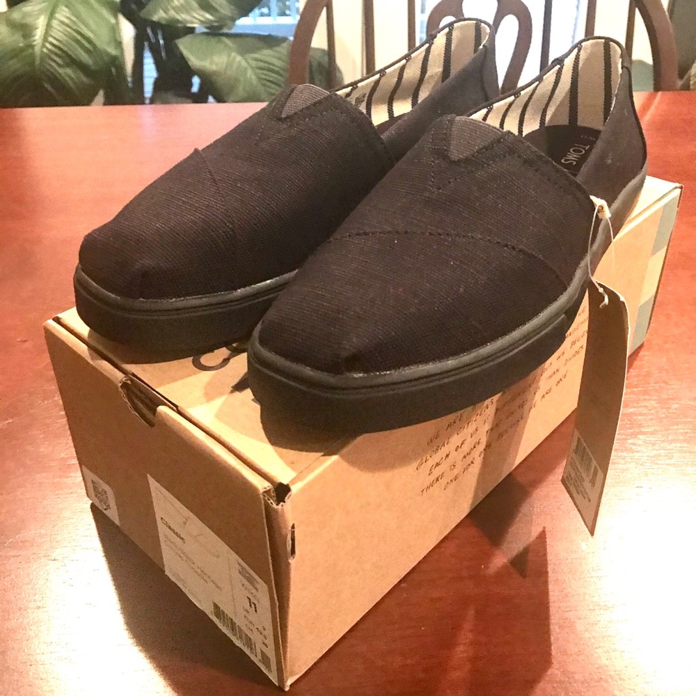 NEW Toms Black on Black Heritage Canvas Size 11